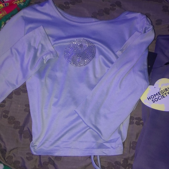 women crop top,size:xs,very soft material - Picture 1 of 2